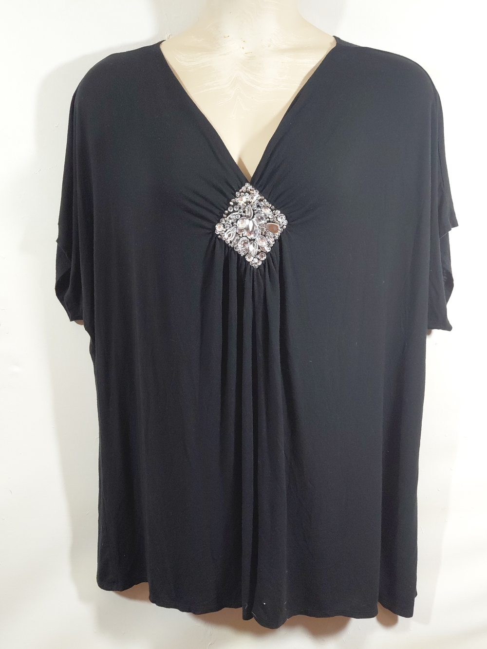 Avenue Black V-Neck Rhinestone Accent Short Sleeve Women’s Top Size 26/28 Dressy